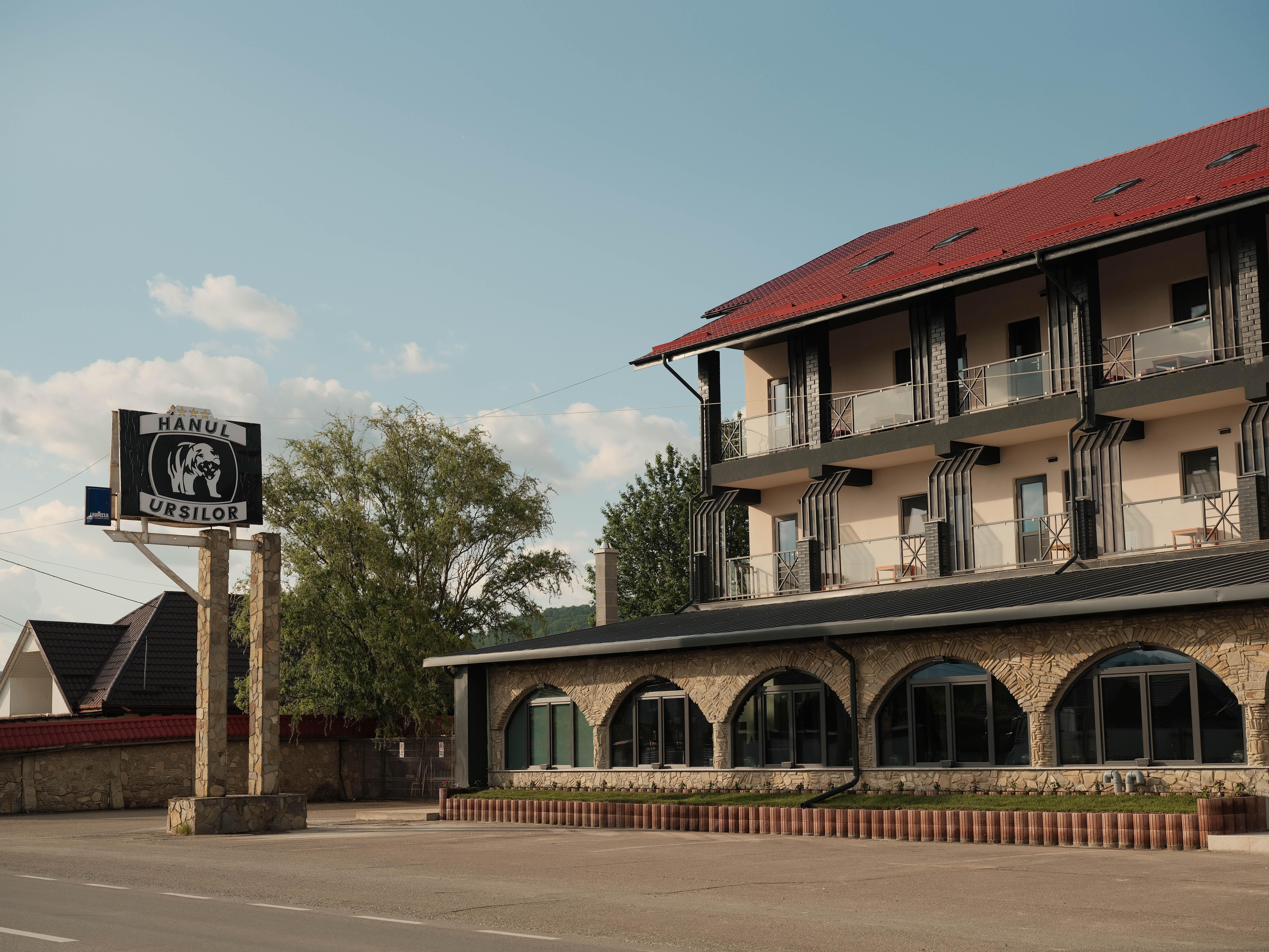 Hanul Ursilor Târgu Neamț Exterior photo