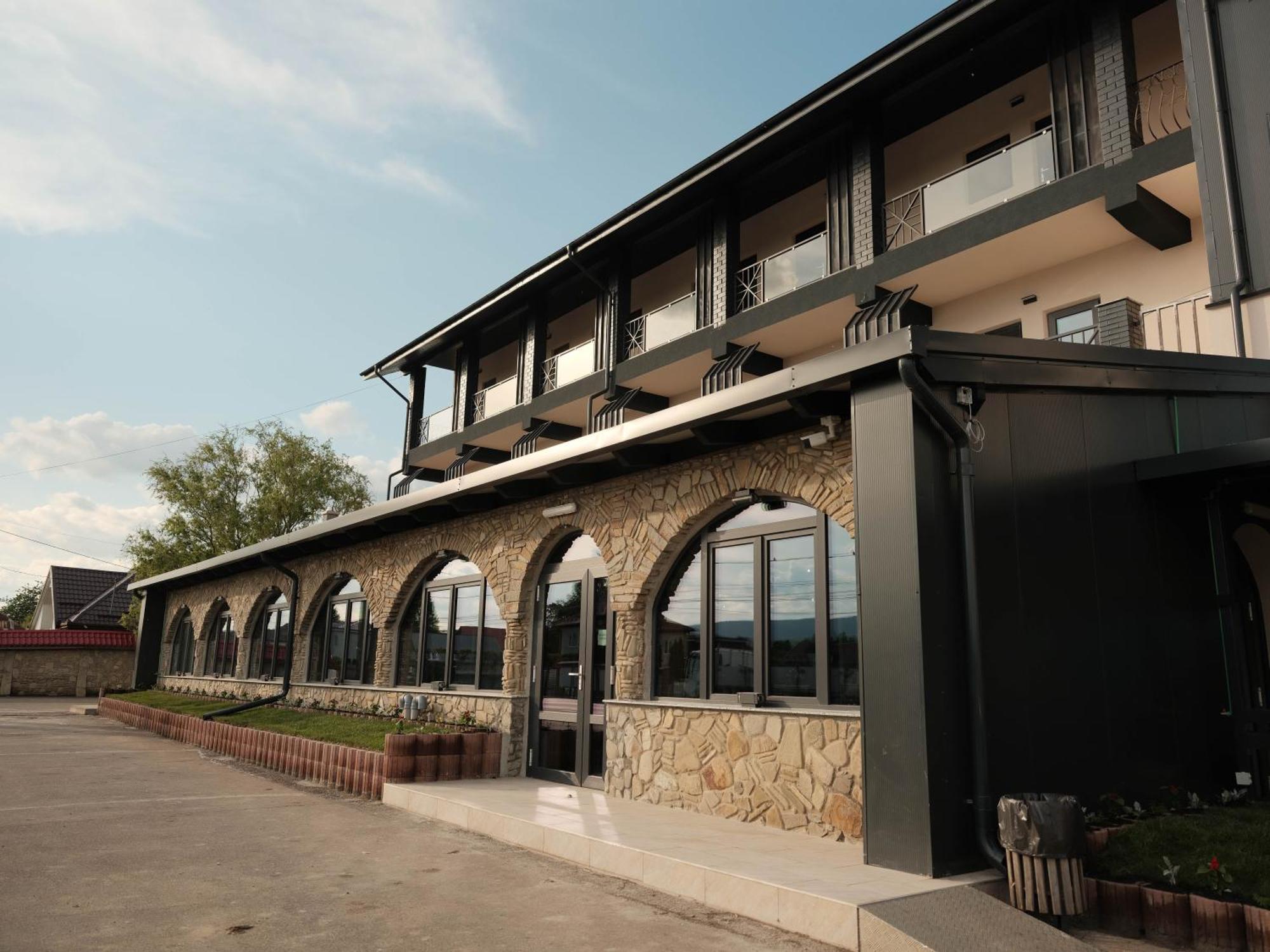 Hanul Ursilor Târgu Neamț Exterior photo